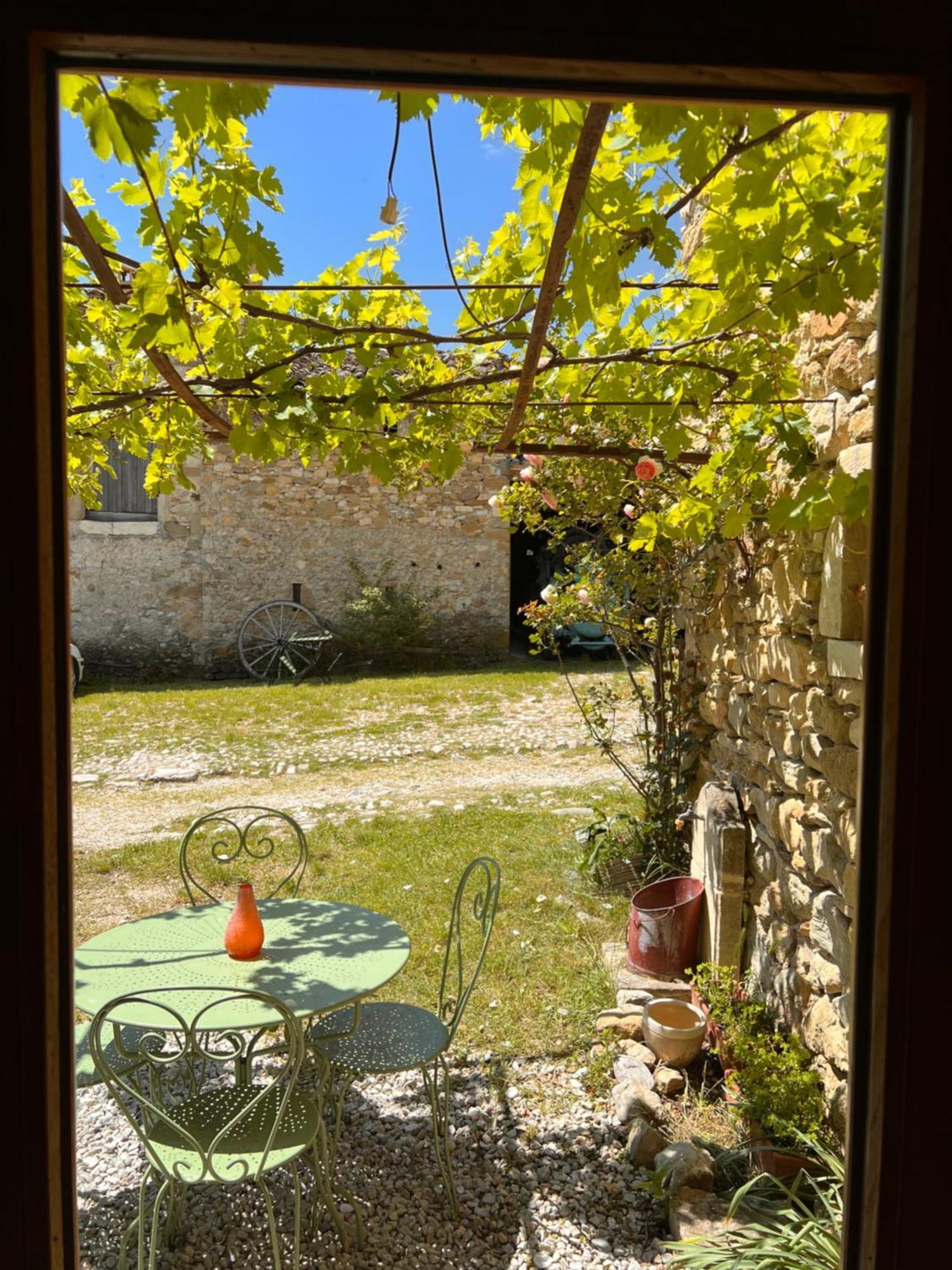 Gites Du Chateau D'Alencon Le Pegue Екстер'єр фото