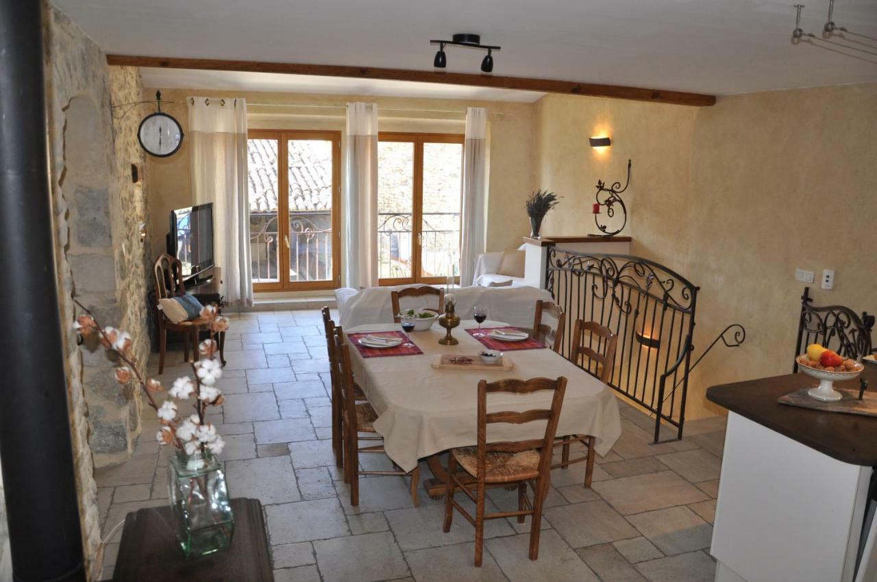 Gites Du Chateau D'Alencon Le Pegue Екстер'єр фото