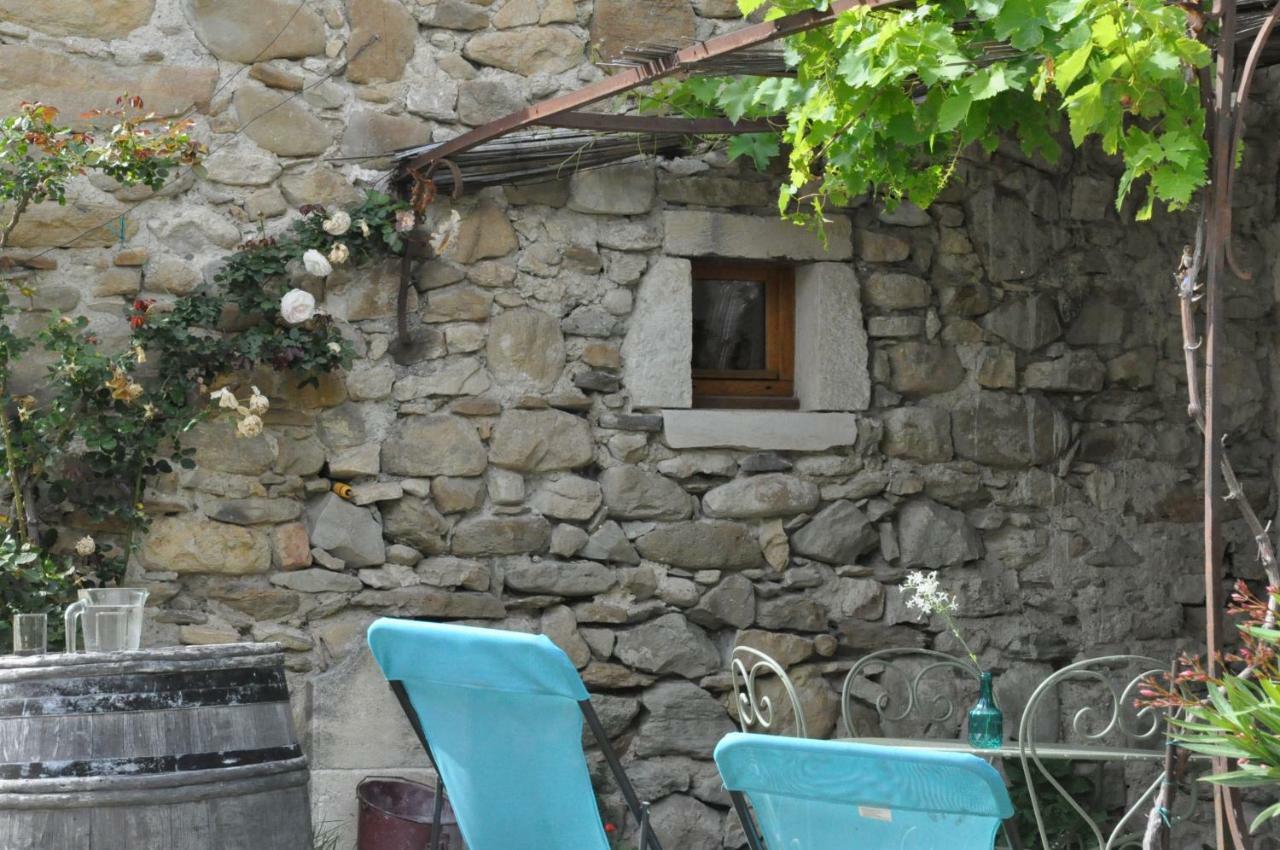 Gites Du Chateau D'Alencon Le Pegue Екстер'єр фото