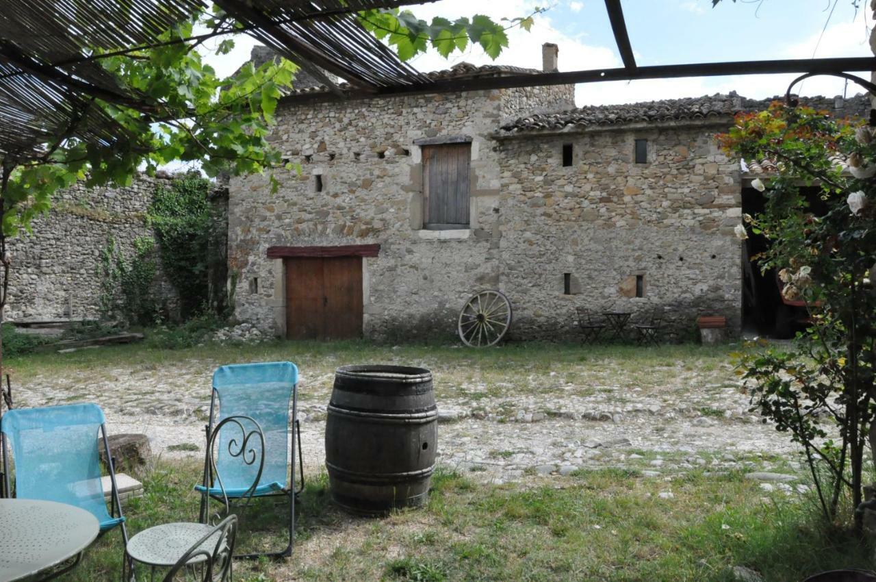 Gites Du Chateau D'Alencon Le Pegue Екстер'єр фото