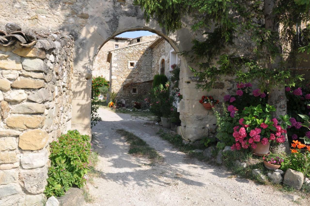 Gites Du Chateau D'Alencon Le Pegue Екстер'єр фото